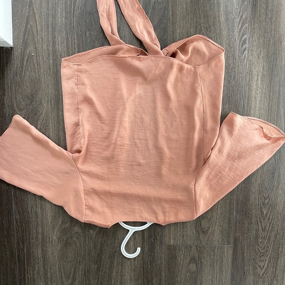 Pink open silk blouse, with ties in front - Picture 2 of 4